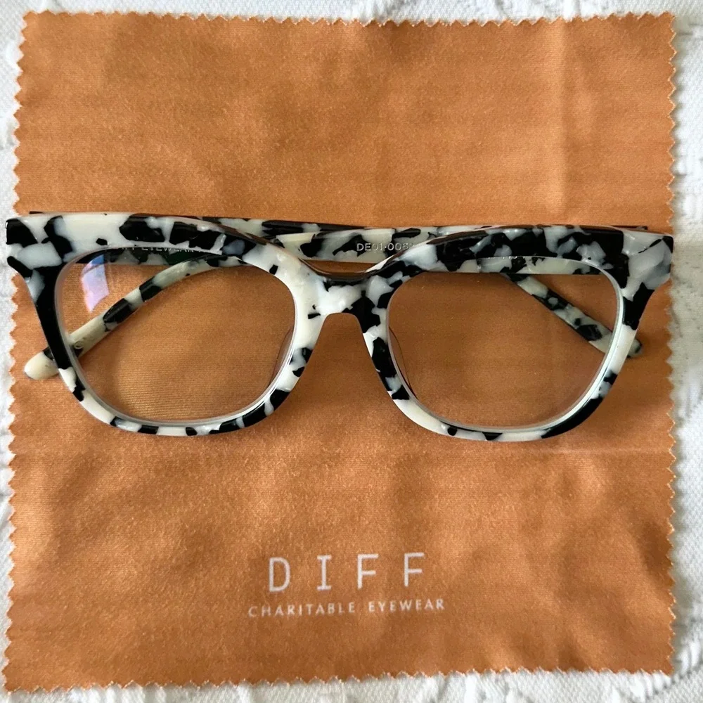 DIFF Eyewear Winston Black & White Rich‎ Hide Cow Hide Cat Eye/ Square Frames